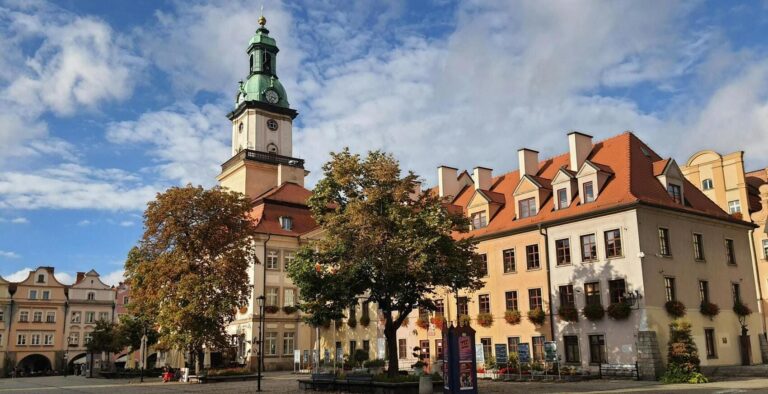 Ratusz na&nbsp;Rynku w&nbsp;Jeleniej Górze – zabytek, który&nbsp;opowiada historię miasta