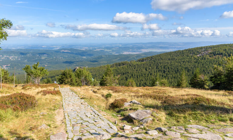 Dlaczego Jelenia Góra to&nbsp;Brama Karkonoszy? Historia, geografia i&nbsp;turystyka